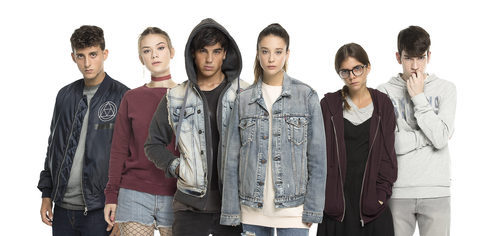 Daniel Ibañez, Nerea Elizalde, Óscar Casas, María Pedraza, Lucía Díez y Jorge Motos en la promo de 'Si fueras tú'