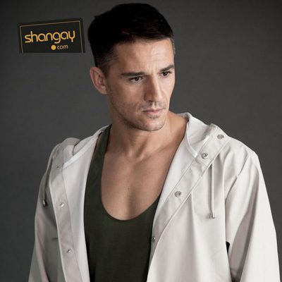 Juan Carlos Librado posa con chaqueta para Shangay