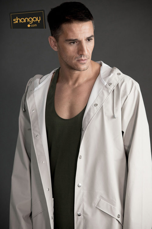 Juan Carlos Librado posa con chaqueta para Shangay