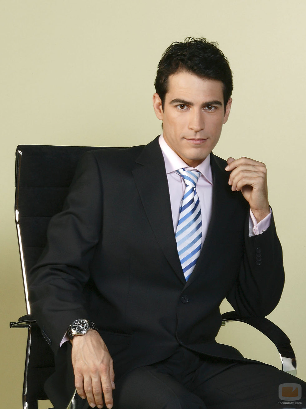 Alejandro Tous en el personaje de Álvaro Aguilar en la serie 'Yo soy Bea'