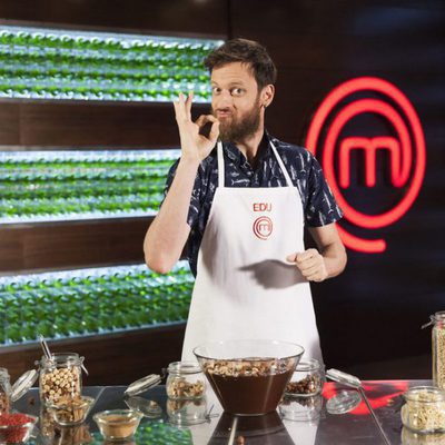 Edu Soto posa en las cocinas de 'MasterChef Celebrity 2'