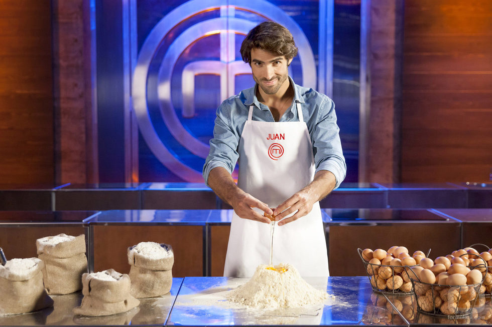 Juan Betancourt preparado para cocinar en 'MasterChef Celebrity 2'