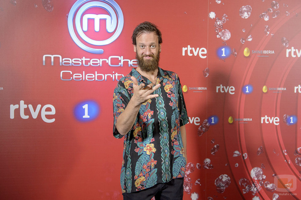Edu Soto posa en el photocall de 'MasterChef Celebrity 2'
