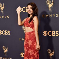 Sarah Hyland en la alfombra roja de los Premios Emmy 2017