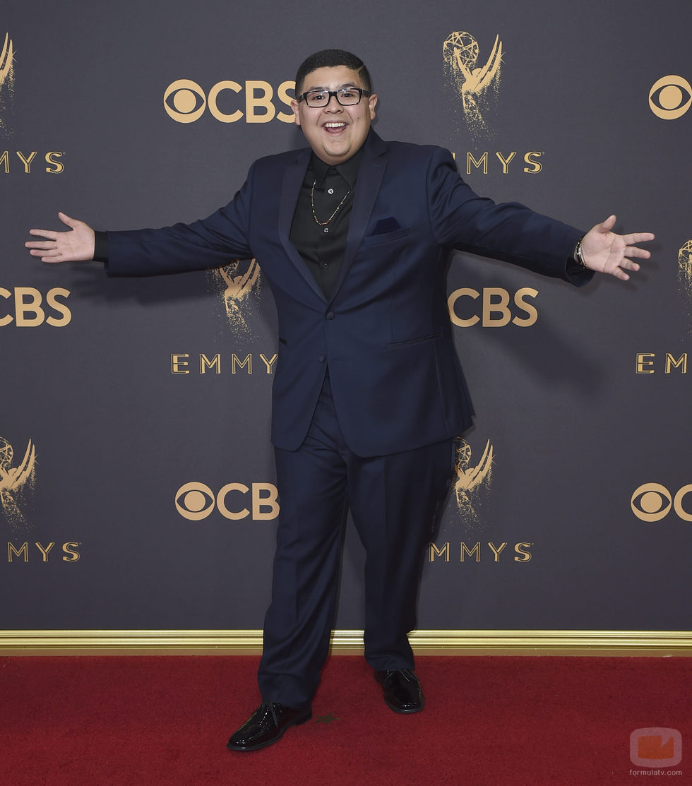 Rico Rodríguez en la alfombra roja de los Premios Emmy 2017