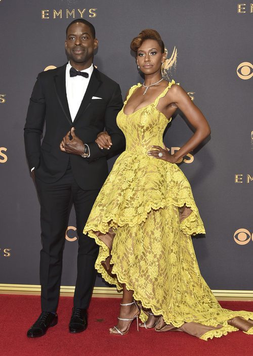 Sterling K. Brown y Ryan Michelle Bathe en los Premios Emmy 2017