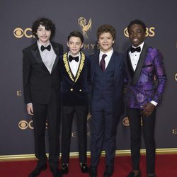 Los actores de 'Stranger Things' en la alfombra roja de los Emmy 2017