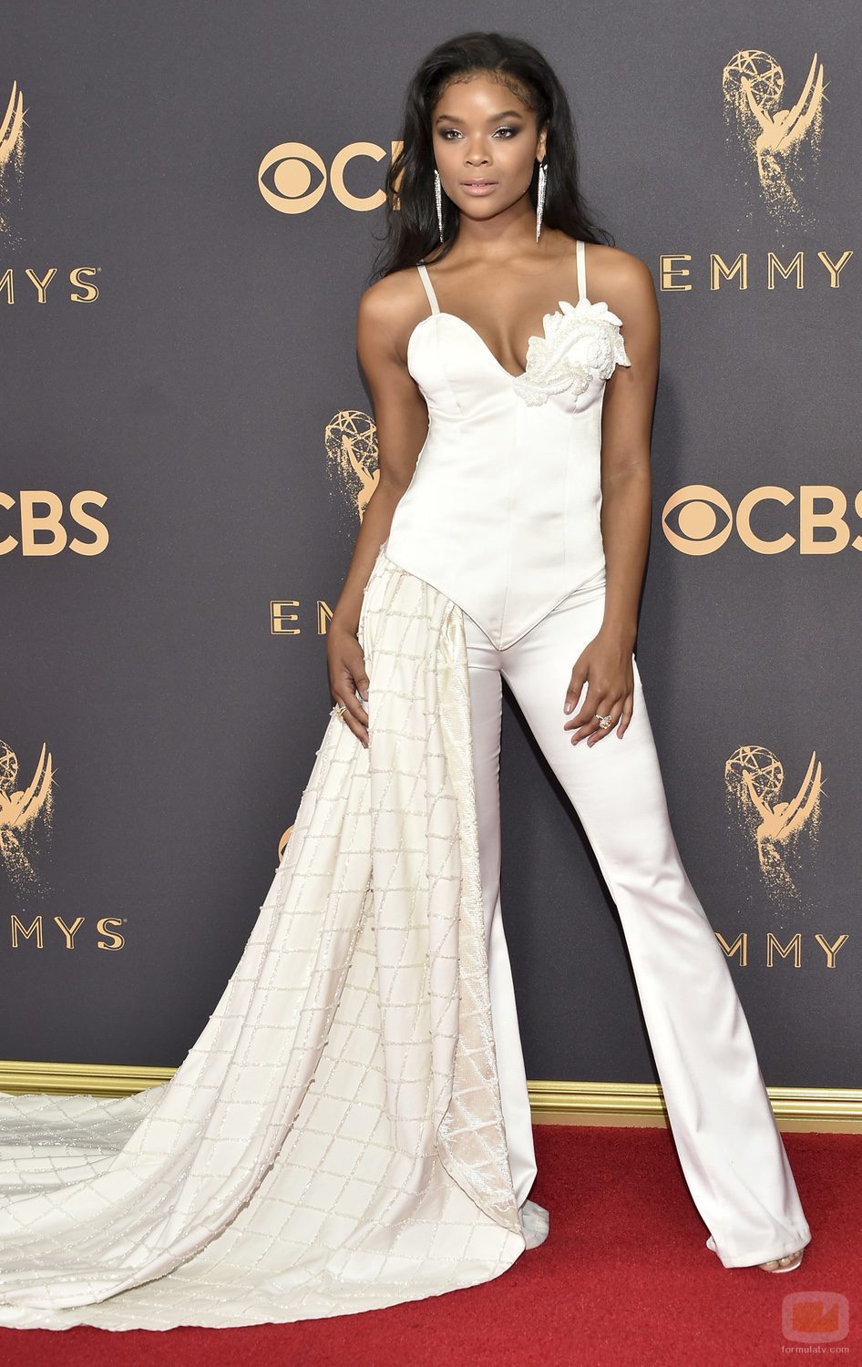 Ajiona Alexus posa en la alfombra roja de los Premios Emmy 2017