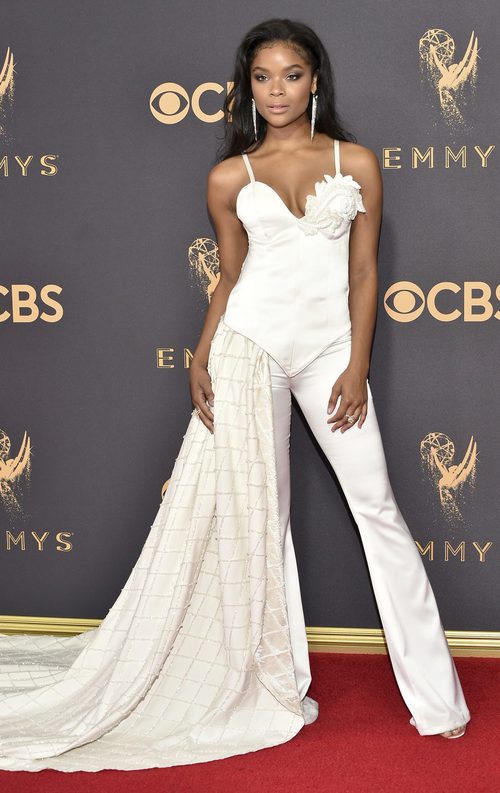 Ajiona Alexus posa en la alfombra roja de los Premios Emmy 2017