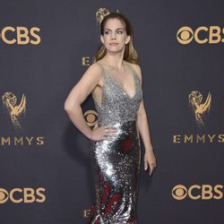 Anna Chlumsky en la alfombra roja de los Premios Emmy 2017