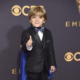 Jeremy Maguire en la alfombra roja de los Premios Emmy 2017