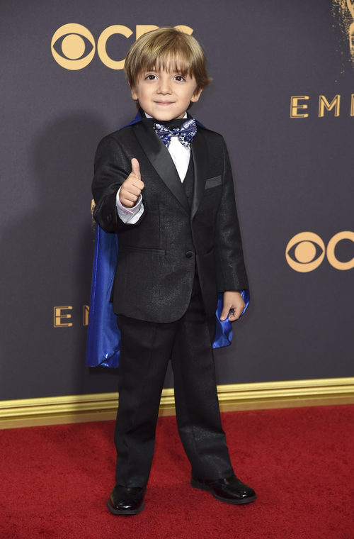 Jeremy Maguire en la alfombra roja de los Premios Emmy 2017