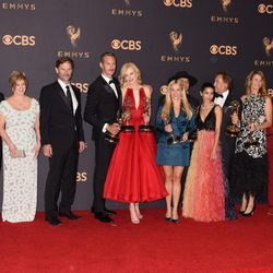 Jeffrey Nordling, Alexander Skarsgard, Nicole Kidman, Reese Witherspoon, Zoe Kravitz y Laura Dern en los Emmy 2017