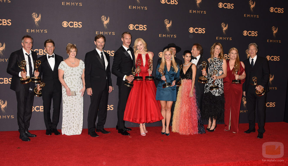 Jeffrey Nordling, Alexander Skarsgard, Nicole Kidman, Reese Witherspoon, Zoe Kravitz y Laura Dern en los Emmy 2017