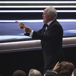John Lithgow recoge su premio en los Emmy 2017