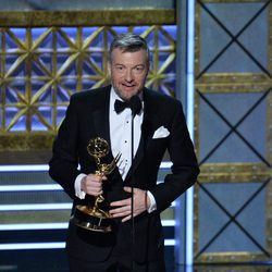 Charlie Brooker da un discurso en los Emmy 2017