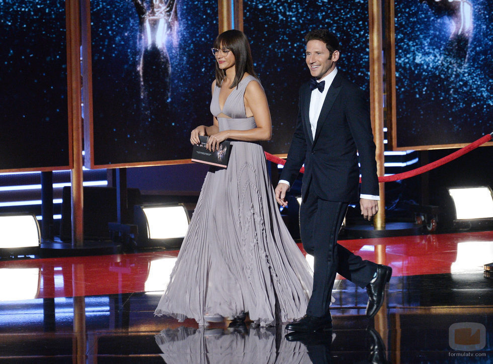 Rashida Jones y Mark Feuerstein en los Emmy 2017