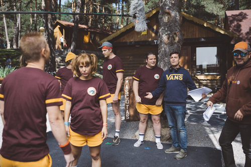 Peris Romano dirige al elenco de 'Colegas'