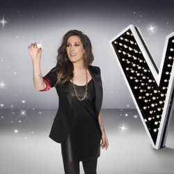Malú cogiendo una estrella en una foto promocional de 'La Voz 5'