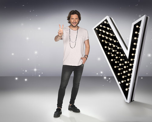 Manuel Carrasco posando en una foto promocional de 'La Voz 5'