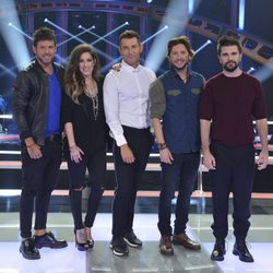 Los coaches de 'La Voz 5' y Jesús Vázquez posan juntos en el plató