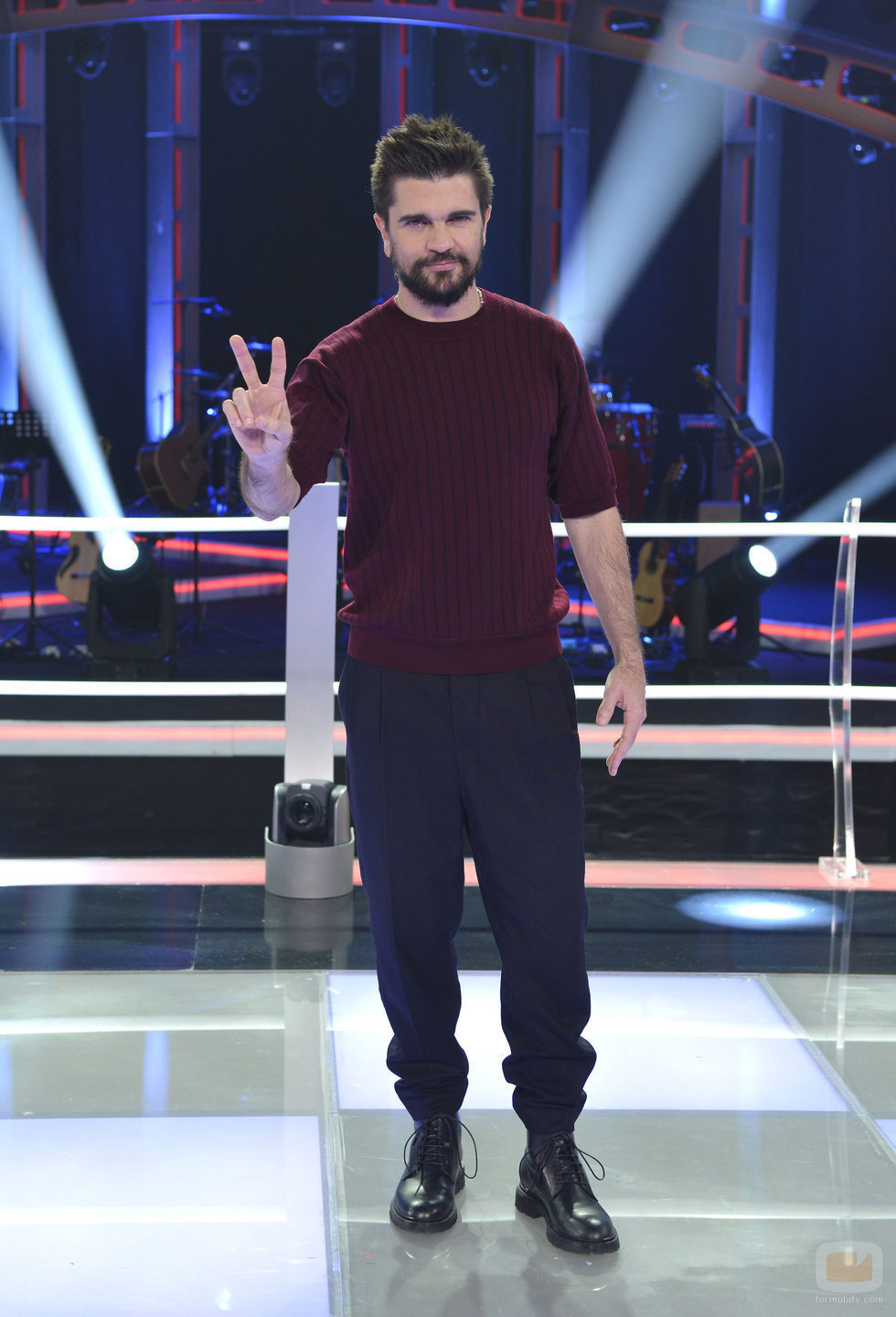 Juanes, coach de 'La Voz 5', posa en el plató
