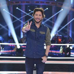 Sonrisa de Manuel Carrasco posando en 'La Voz 5'