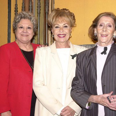 Las intérpretes de Concha, Vicenta y Marisa posan juntas en 'Aquí no hay quien viva'