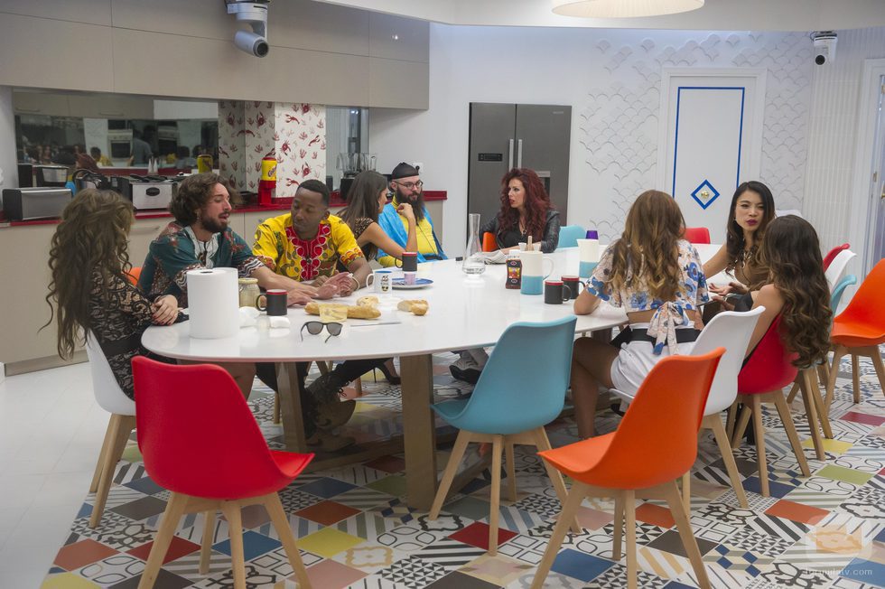 Los concursantes de 'GH Revolution' en la cocina