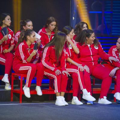 La grada de las chicas en la prueba semanal de 'GH Revolution'