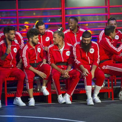 La grada de los chicos en la prueba semanal de 'GH Revolution'
