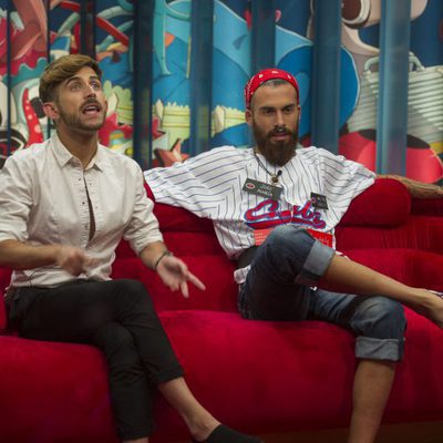 José María y Daniel de 'GH Revolution' hablando en el confesionario