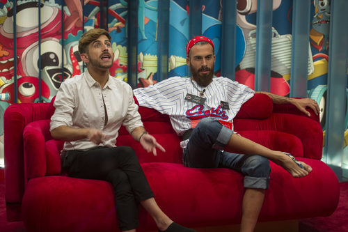 José María y Daniel de 'GH Revolution' hablando en el confesionario