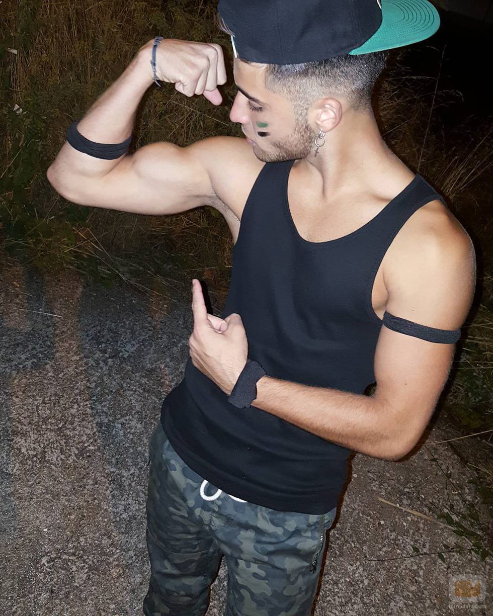 Rubén Valle ('GH Revolution') posa marcando brazo