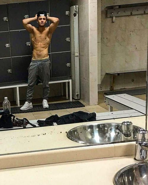 Rubén Valle ('GH Revolution') posa marcando cuerpo en el gimnasio