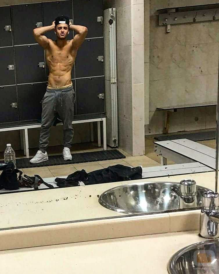 Rubén Valle ('GH Revolution') posa marcando cuerpo en el gimnasio