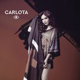 Carlota Prado posa con la bandera de 'GH Revolution'