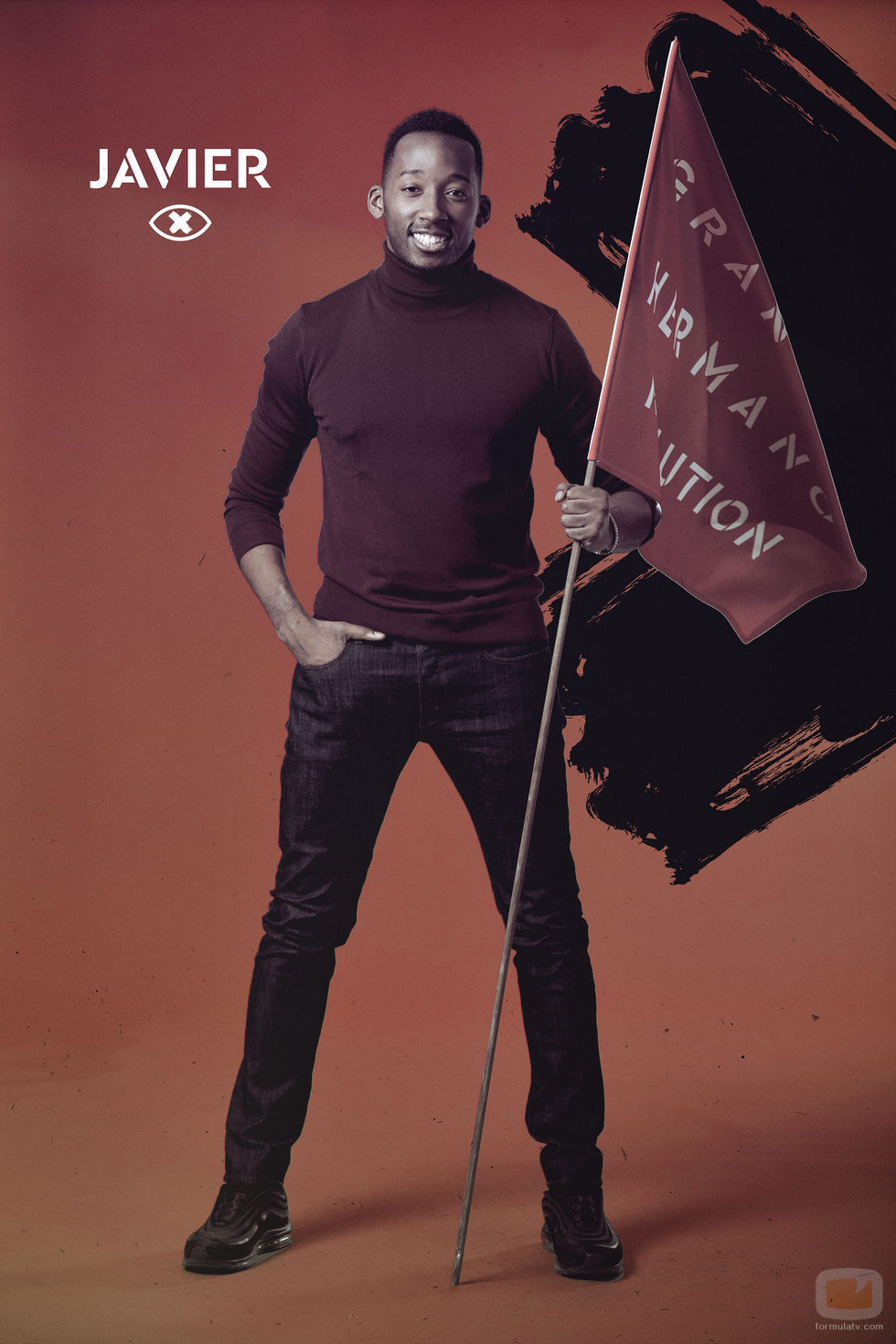 Javier Eneme posa con la bandera de 'GH Revolution'