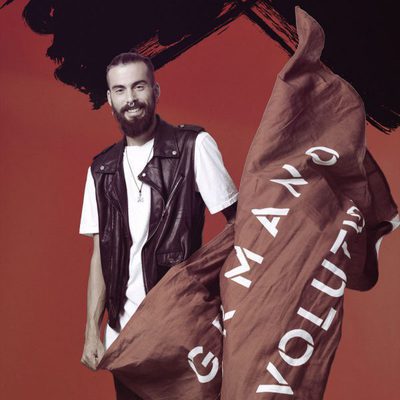 José María López posa con la bandera de 'GH Revolution'