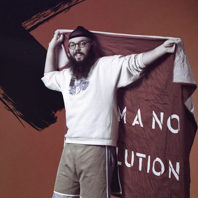 Juan Antonio Labory posa con la bandera de 'GH Revolution'