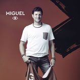 Miguel del Villar posa con la bandera de 'GH Revolution'