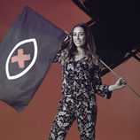 Miriam Santiago posa con la bandera de 'GH Revolution'