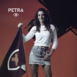 Petra Adrover posa con la bandera de 'GH Revolution'