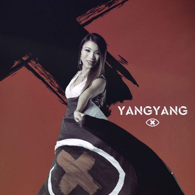 Yangyang Huang posa con la bandera de 'GH Revolution'
