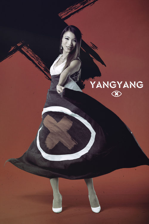 Yangyang Huang posa con la bandera de 'GH Revolution'