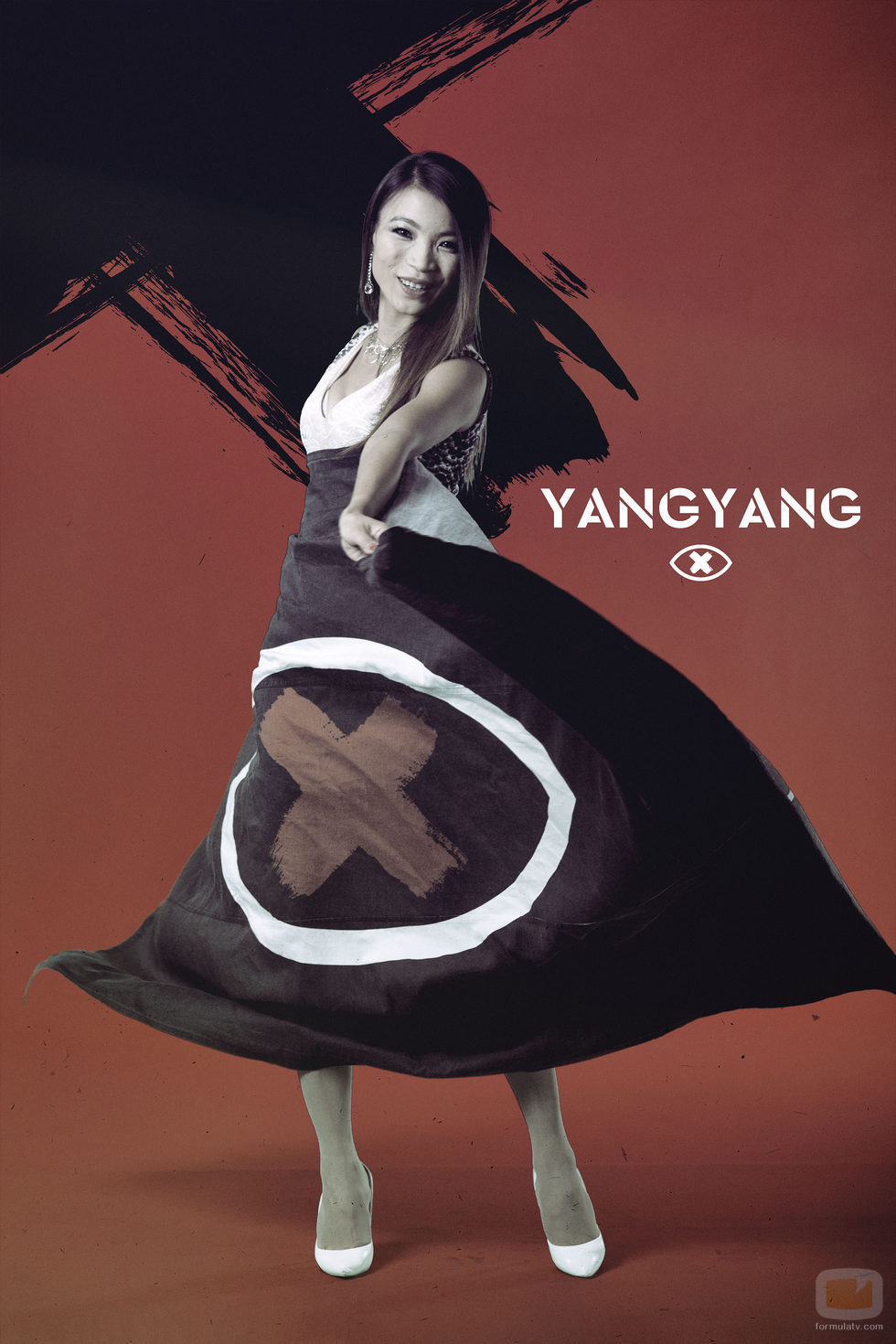 Yangyang Huang posa con la bandera de 'GH Revolution'