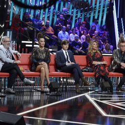 Sofá de los colaboradores de 'GH Revolution: El debate'