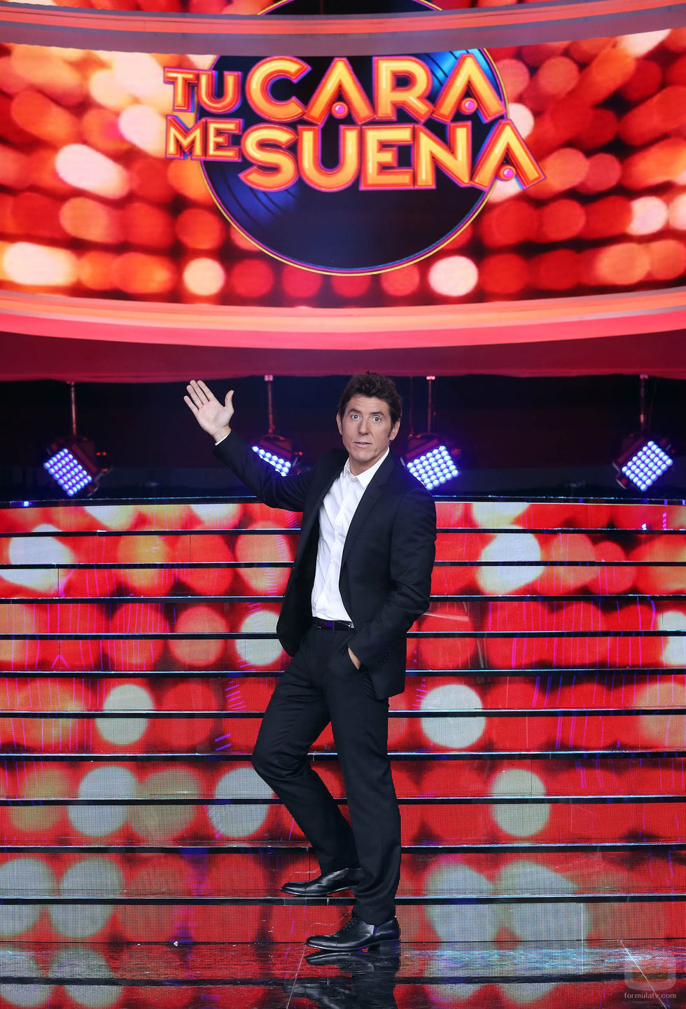 El presentador de 'Tu cara me suena' da la bienvenida al nuevo plató