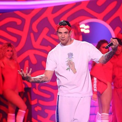 David Amor lo da todo en su actuación de J. Balvin en 'Tu cara me suena 6'