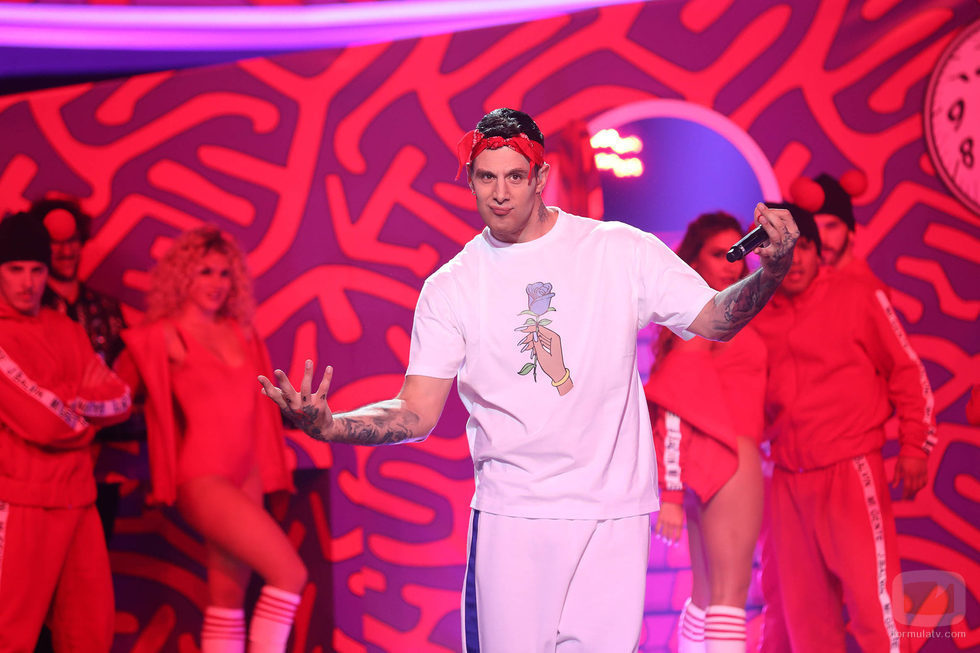 David Amor lo da todo en su actuación de J. Balvin en 'Tu cara me suena 6'